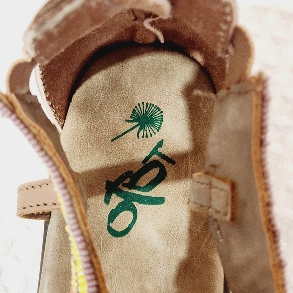 OTBT Paducah Beige Beaded Design Leather Zip Back Sandals Size 8M - Picture 8 of 9